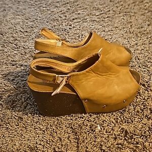 8 1/2 Refresh wedge open toe heel